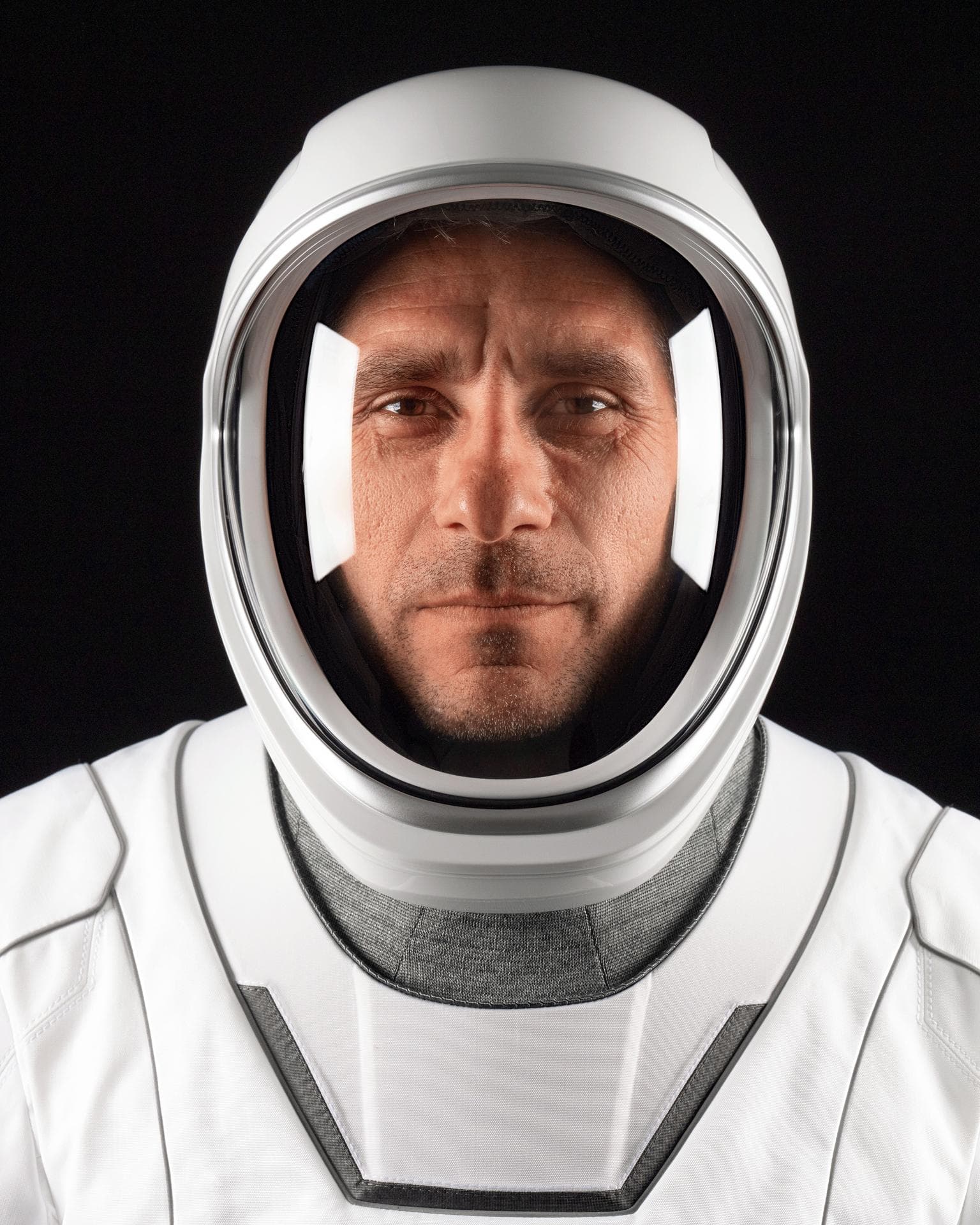 Official NASA portrait of Luke Delaney